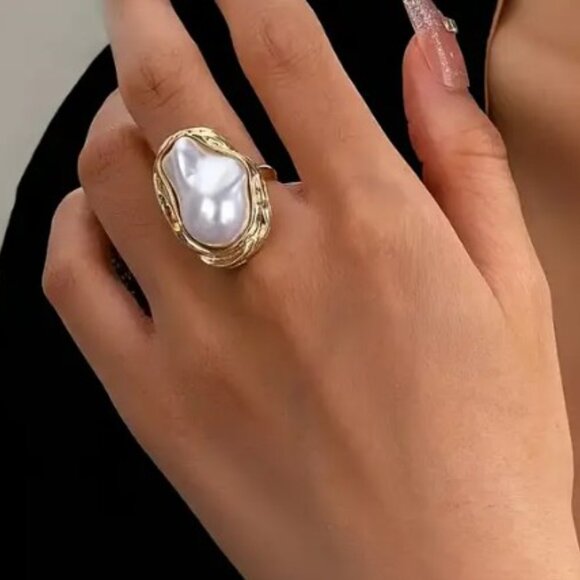 ✨NEW✨ Baroque-Style Irregular Shaped Pearl Ring - Adjustable - Various Colors - Picture 7 of 8